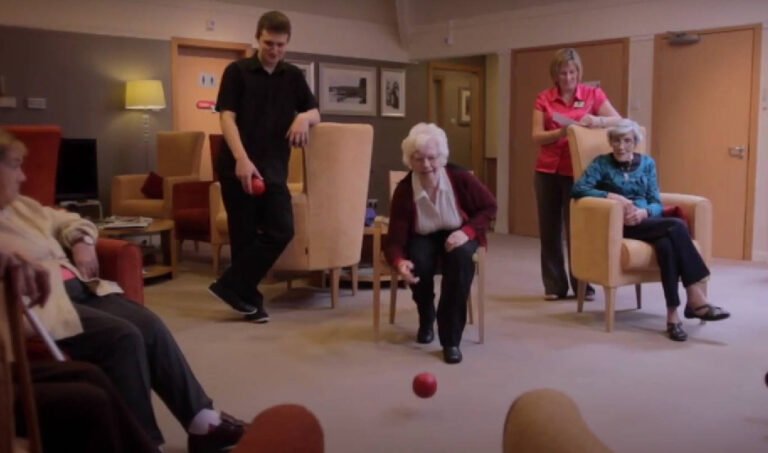 Qué servicios ofrece el Centro de Día Arco Iris en Argentina 16 actividades grupales en un centro de dia