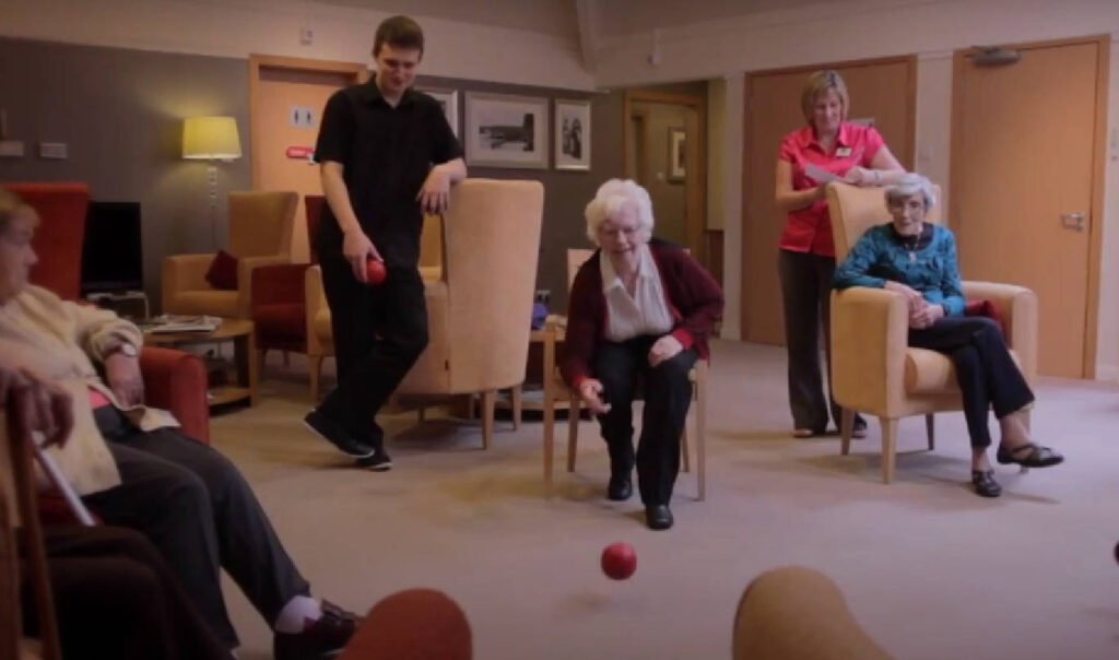 Qué servicios ofrece un centro de día para adultos mayores de PAMI