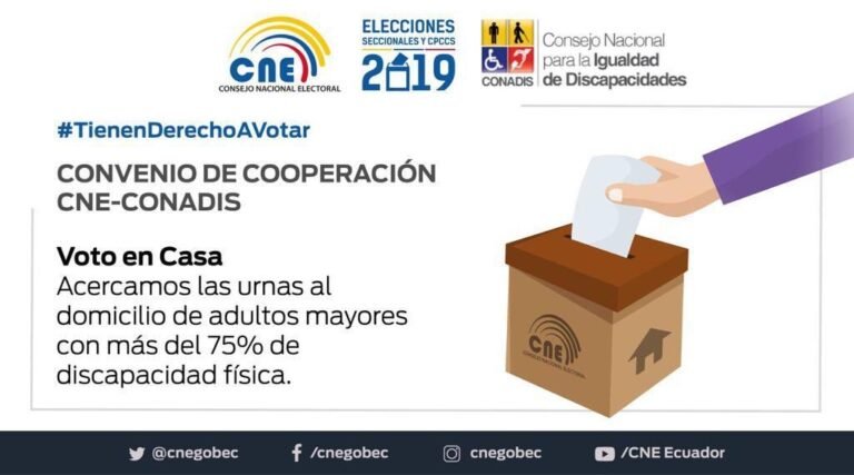 adultos mayores votando en una urna