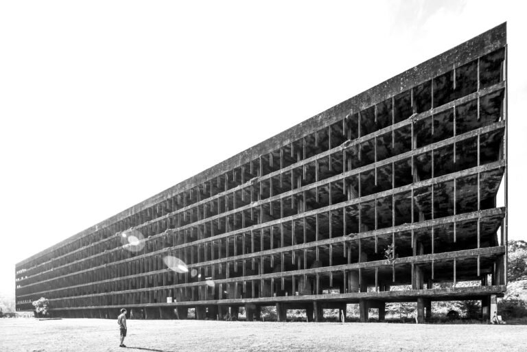 Dónde se encuentra la casa central de Banco Macro en San Miguel de Tucumán 2 arquitectura moderna en san miguel de tucuman