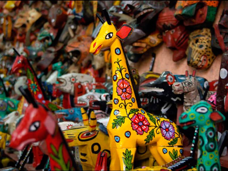 artesanias en hierro y madera variadas