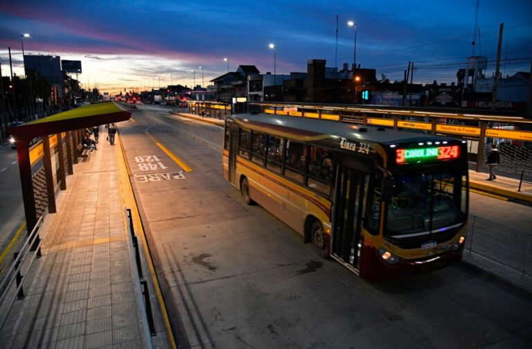 Cuáles son los horarios de la vía TAC entre Tandil y Mar del Plata 30 autobus en ruta entre ciudades argentinas