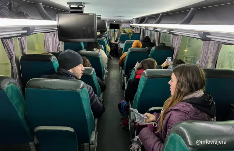 Dónde conseguir pasajes de micro ida y vuelta a Mar del Plata 4 autobus viajando hacia mar del plata