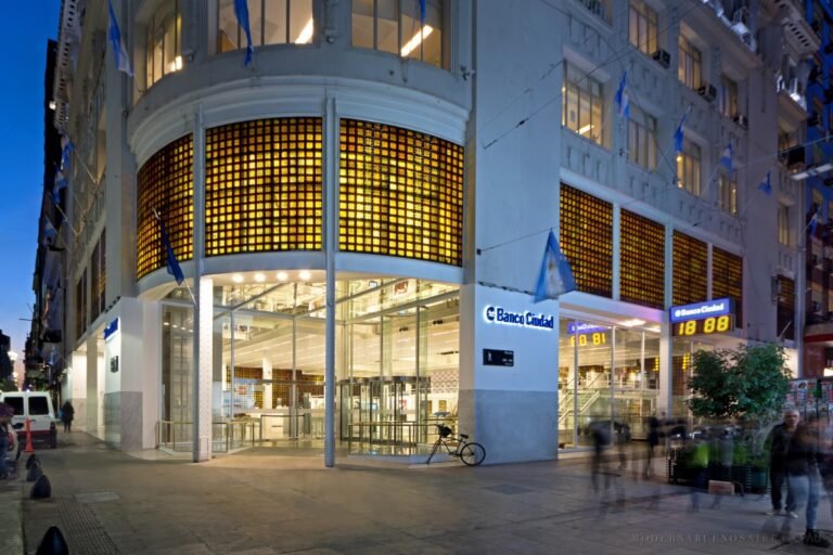 Qué tasa de justicia aplica Banco Ciudad para trámites judiciales 12 banco ciudad fachada edificio moderno