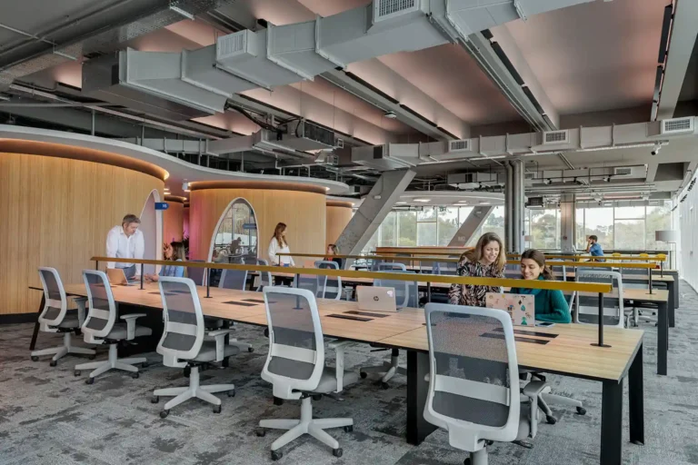 bancos argentinos en una oficina moderna