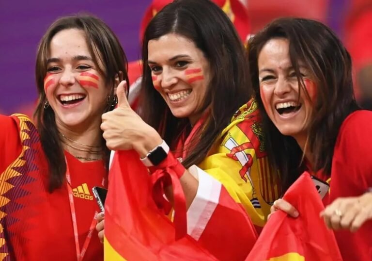 Con quién juega la selección argentina el próximo martes 3 banda de aficionados animando a la seleccion