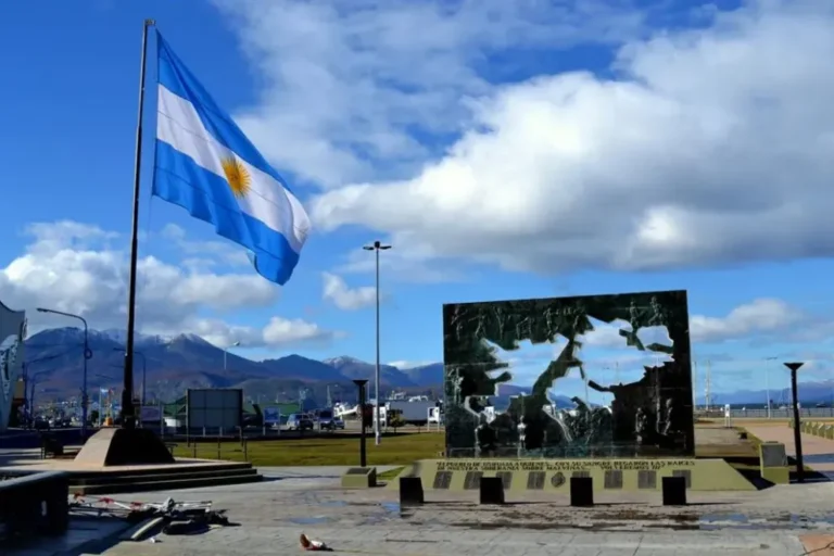 Cómo se representa la bandera argentina con las Islas Malvinas 22 bandera argentina ondeando sobre las malvinas