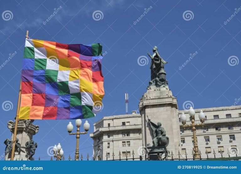 banderas argentinas ondeando en el congreso