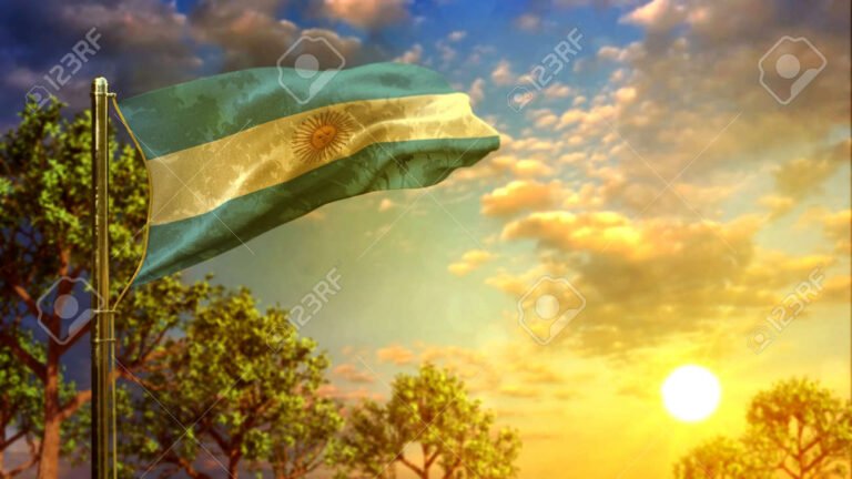 Qué datos interesantes debes conocer sobre el himno nacional argentino 10 banderas argentinas ondeando en un paisaje