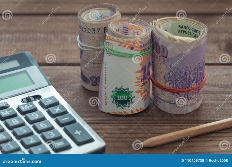 calculadora con billetes argentinos y dolares