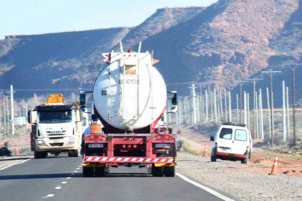 Cómo funciona el transporte de oro negro en Buenos Aires