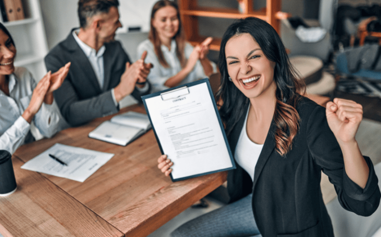 candidatos preparando entrevistas laborales exitosas