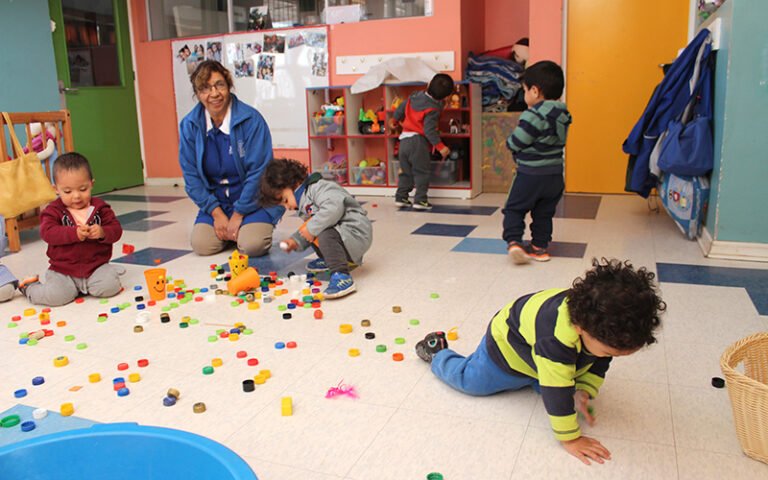 Dónde consigo el teléfono de la casa cuna para sacar turno 23 casa cuna con ninos jugando felices