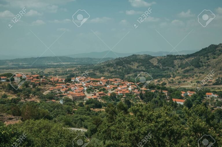 Dónde encontrar las casas blancas emblemáticas en Villa General Belgrano 28 casas blancas en paisaje montanoso