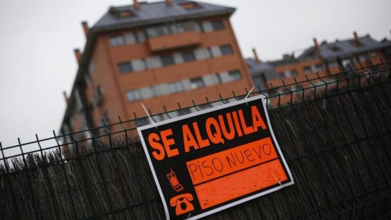 Se deroga la ley de alquileres en Argentina y qué implica esto 1 casas en alquiler con cartel de se alquila