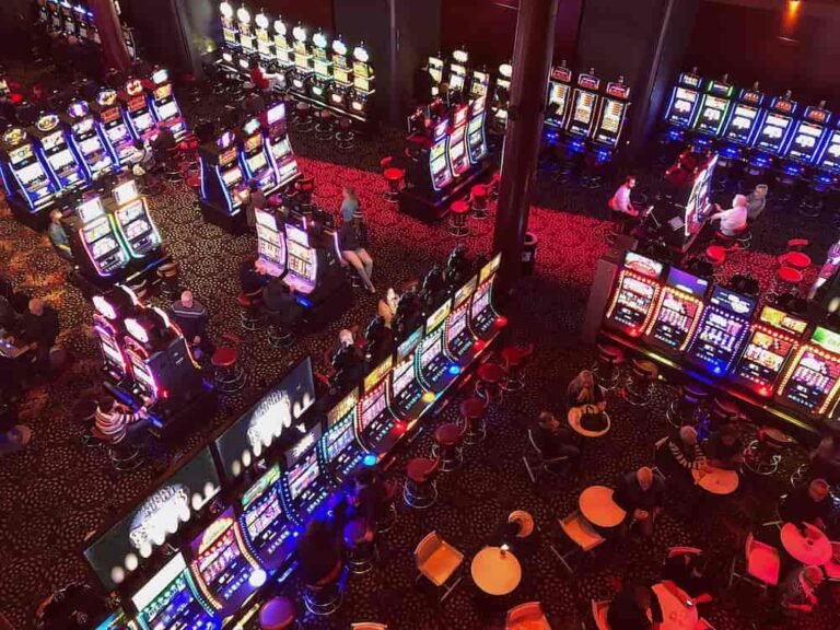 Cuándo abren los bingos y casinos en Buenos Aires 23 casino con luces brillantes en buenos aires