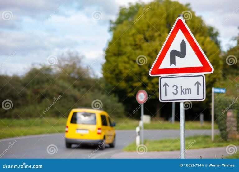 Qué sucede si tengo la VTV vencida en la provincia de Buenos Aires 5 coche en una carretera con senal de advertencia