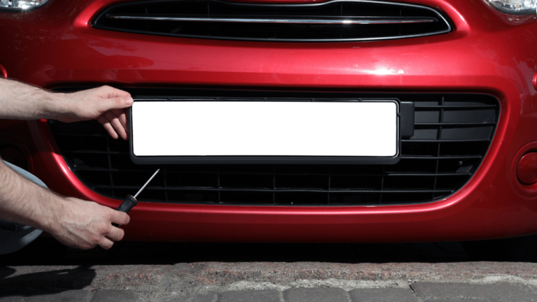 Cómo puedo averiguar a quién pertenece un auto según su patente 17 coche estacionado con matricula visible