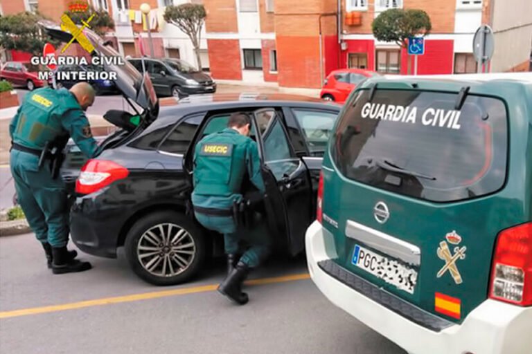 Cómo puedo averiguar en qué registro se encuentra mi auto 24 coche estacionado junto a un registro vehicular