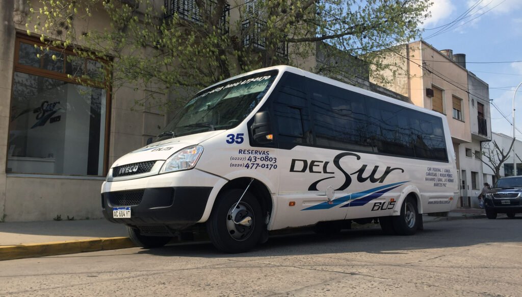 Cuáles son las mejores opciones de combis a La Plata desde Zona Sur 1 combis en ruta hacia la plata