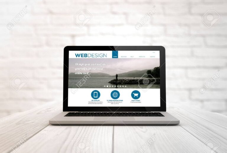 Cuáles son los mejores sitios para crear páginas web fácilmente 1 computadora portatil con diseno web en pantalla