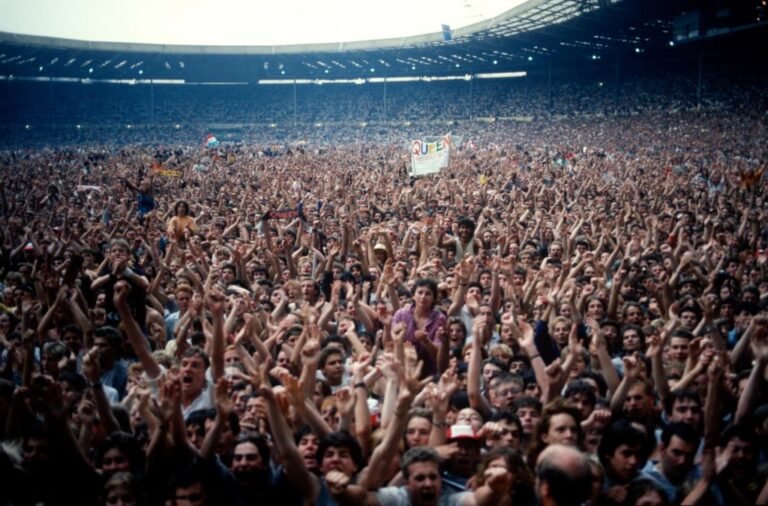concierto en estadio lleno de gente