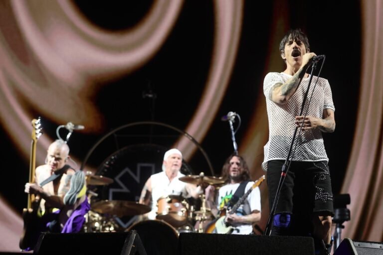 concierto vibrante de red hot chili peppers