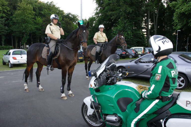 Por qué la policía mató a un motochorro en Moreno 20 escena urbana con motocicleta y patrullero