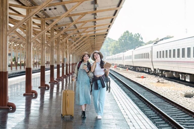 Cómo comprar un boleto de tren en Buenos Aires fácilmente 3 estacion de tren con viajeros felices