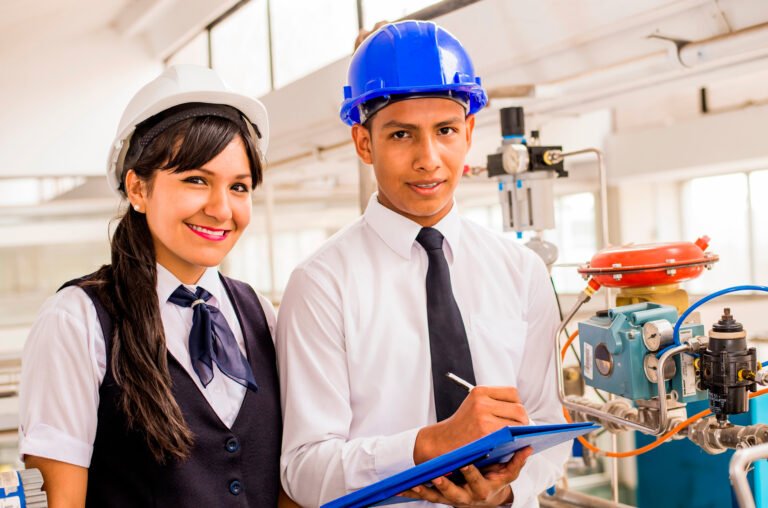 Qué requisitos se necesitan para estudiar Seguridad e Higiene 28 estudiante con equipo de seguridad industrial