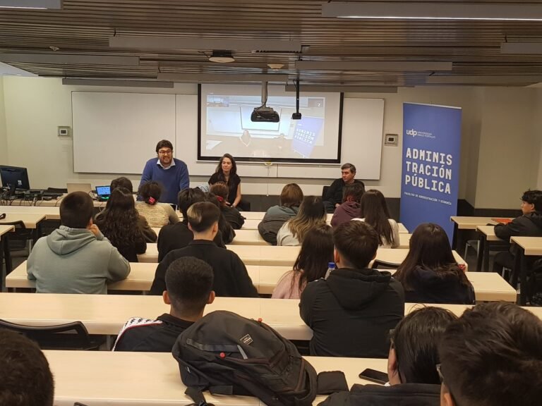 Qué es una tecnicatura superior en administración pública y qué ofrece 8 estudiantes en clase de administracion publica