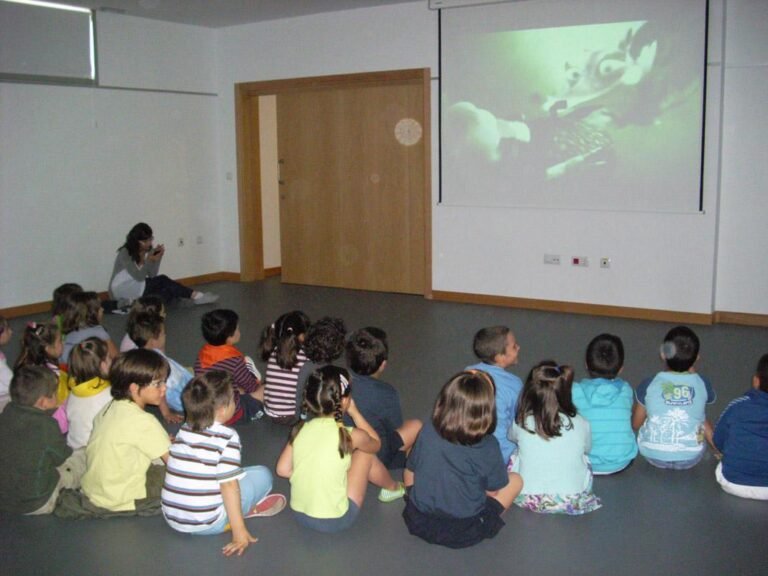 estudiantes en una clase de cine