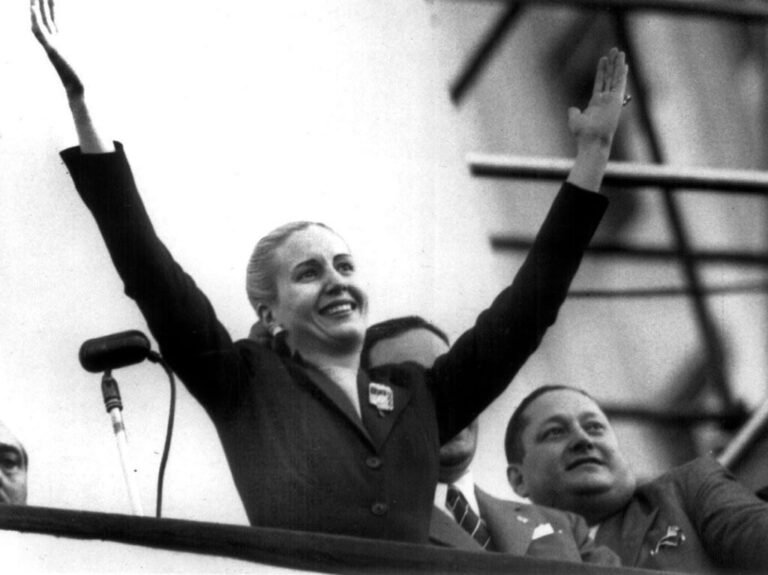 Qué papel tuvo Eva Perón en la lucha por el voto femenino en Argentina 18 eva peron en un mitin politico historico