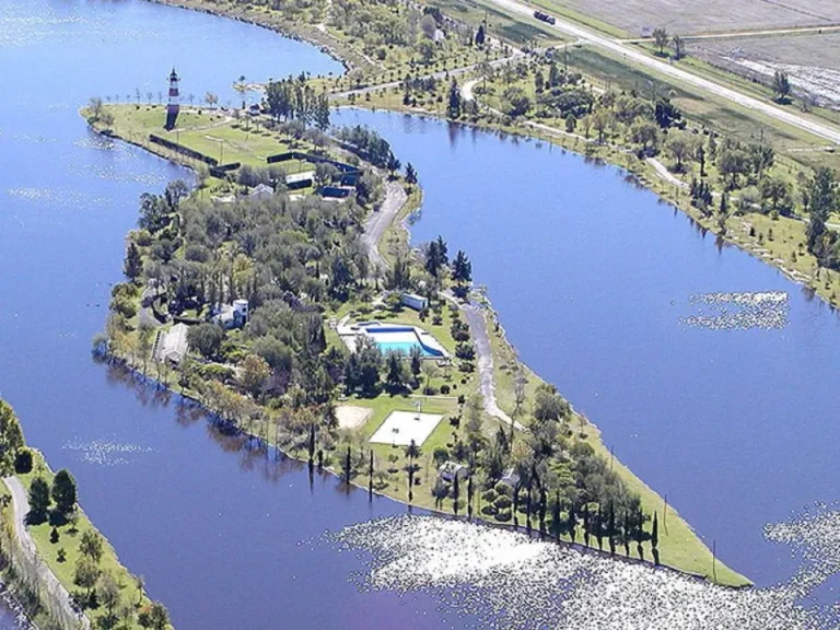 Dónde se encuentra El Faro Colón en Buenos Aires y qué ofrece 11 faro colon en el puerto de buenos aires