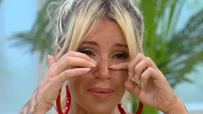 Qué dice Flor Peña sobre Alberto Fernández en su último video 18 flor pena con expresion reflexiva