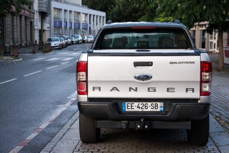 Dónde encontrar Ford Ranger usadas en La Plata a buen precio 1 ford ranger estacionada en una calle urbana