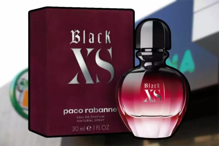 frasco de perfume xs black sobre fondo elegante