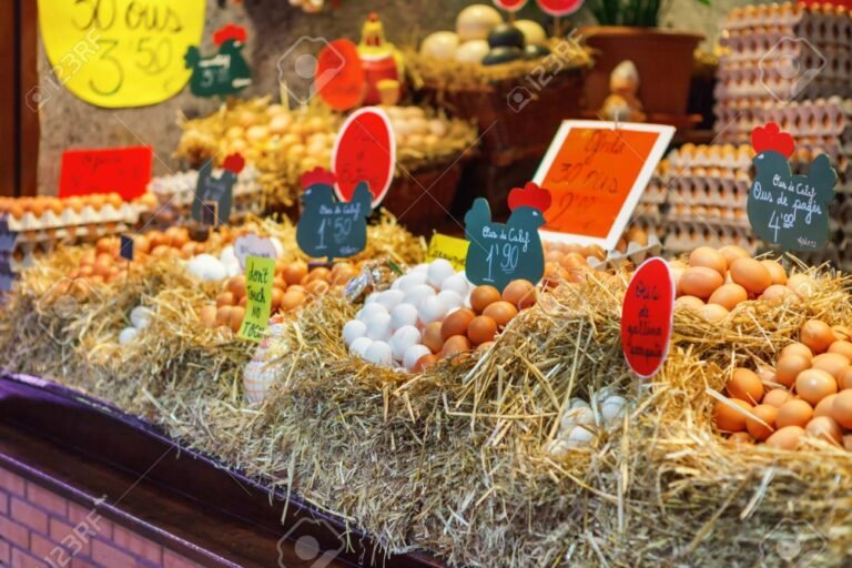huevos frescos en un mercado local