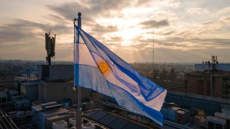 izamiento de la bandera argentina en tucuman