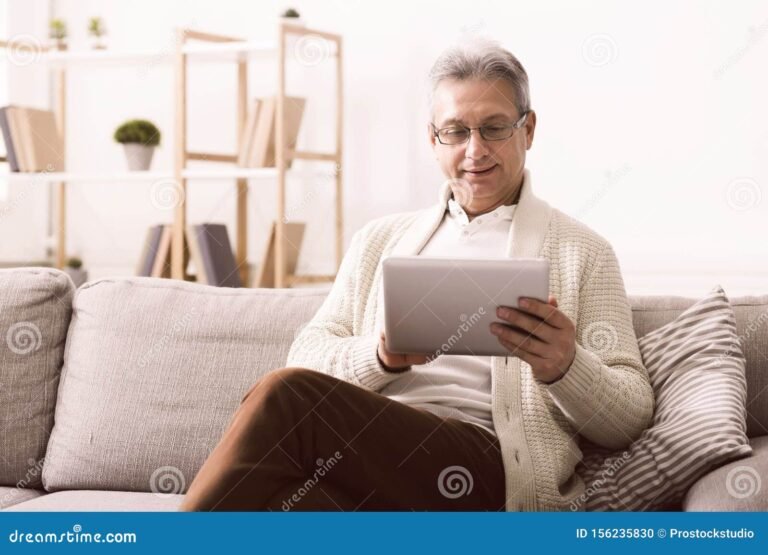 Cómo inscribirse en el programa de ENACOM para jubilados con tablet 25 jubilado usando una tablet en casa