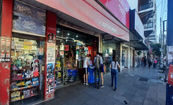 kiosco en una calle de ramos mejia