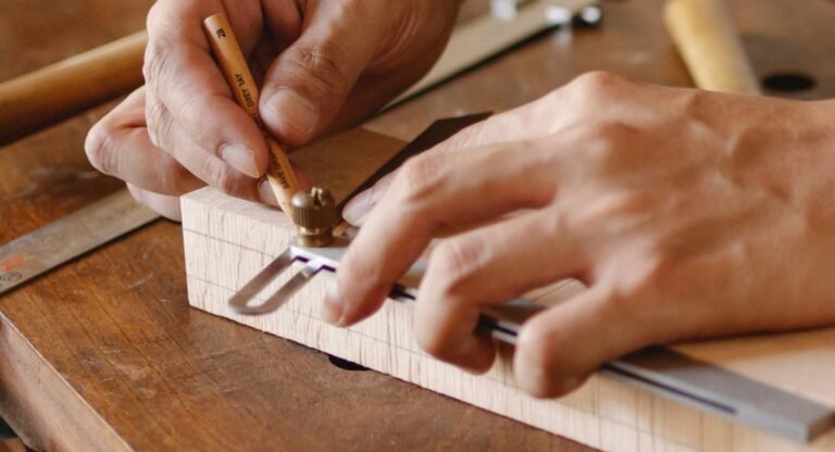 maderas cortadas a medida en taller