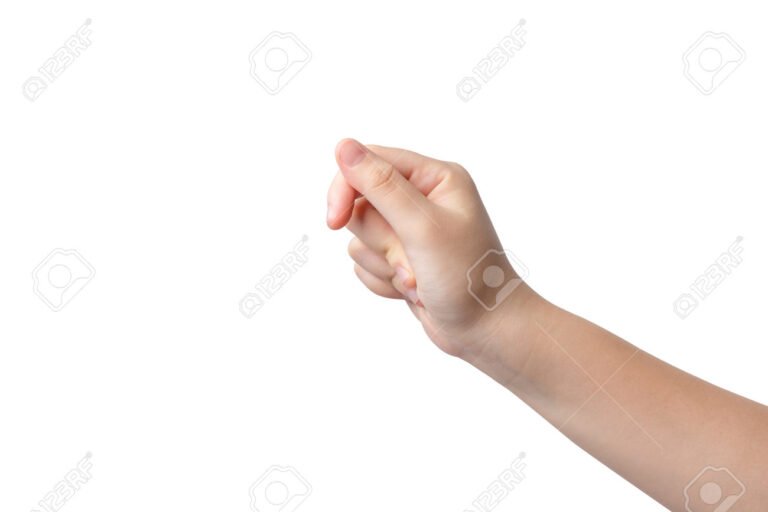 Cómo puedo obtener una tarjeta de crédito virtual Naranja 16 manos sosteniendo una tarjeta de credito virtual