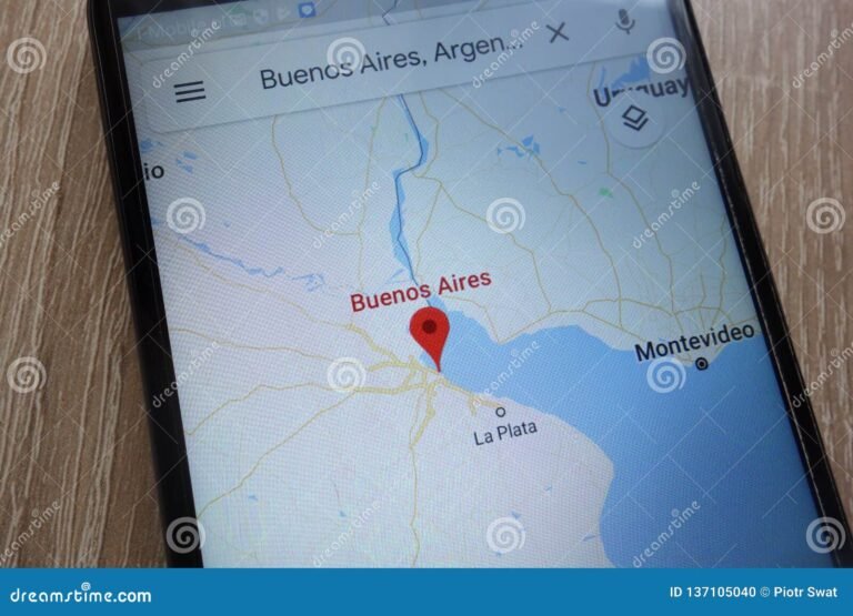mapa urbano de buenos aires con smartphone