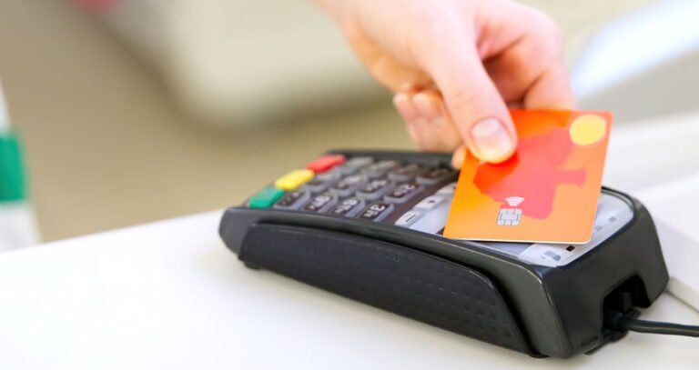 Qué es un Posnet y cómo funciona para tarjetas de crédito y débito 19 maquina de tarjetas en un entorno comercial