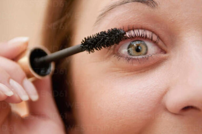 Qué características y beneficios ofrece la máscara Maybelline Colossal Go Extreme 25 mascara de pestanas en primer plano