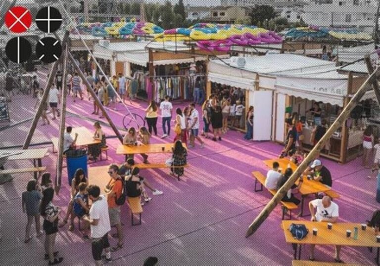 Qué días está abierta La Salada para visitar 28 mercado al aire libre lleno de gente