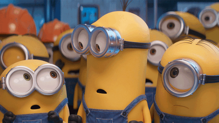 minions haciendo travesuras en grupo