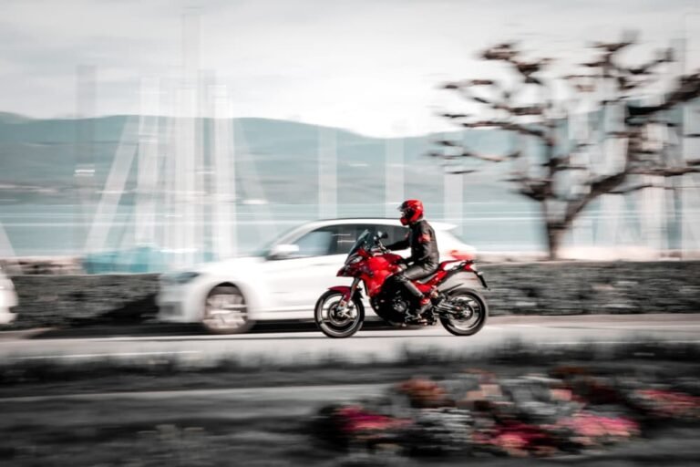 Qué debe incluir el manual del buen conductor de motos 11 motociclista seguro en carretera despejada