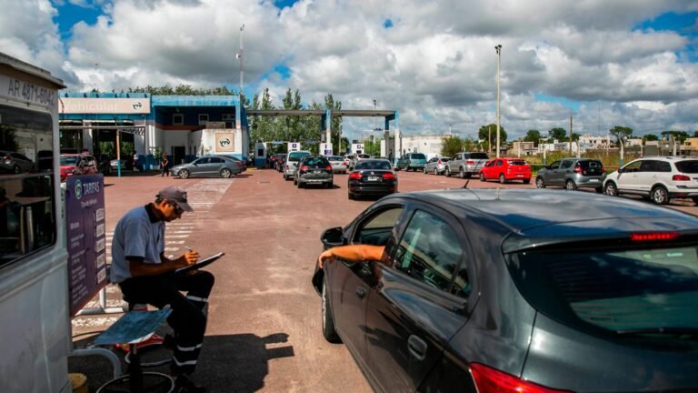A partir de qué cilindrada se necesita la VTV para motos en Argentina 21 motos en fila esperando la vtv